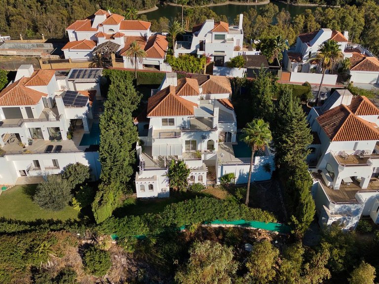 Villa for Sale in Nueva Andalucía, Malaga 30
