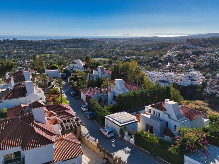 Villa for Sale in Nueva Andalucía, Malaga 33