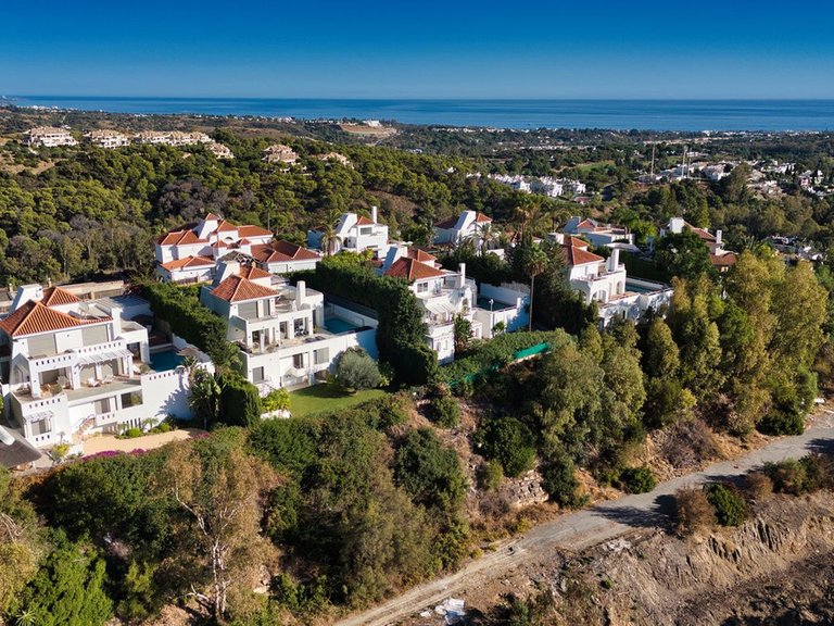 Villa for Sale in Nueva Andalucía, Malaga 35