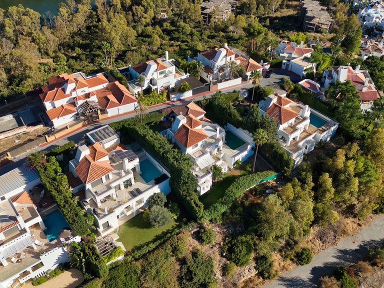 Villa for Sale in Nueva Andalucía, Malaga 36