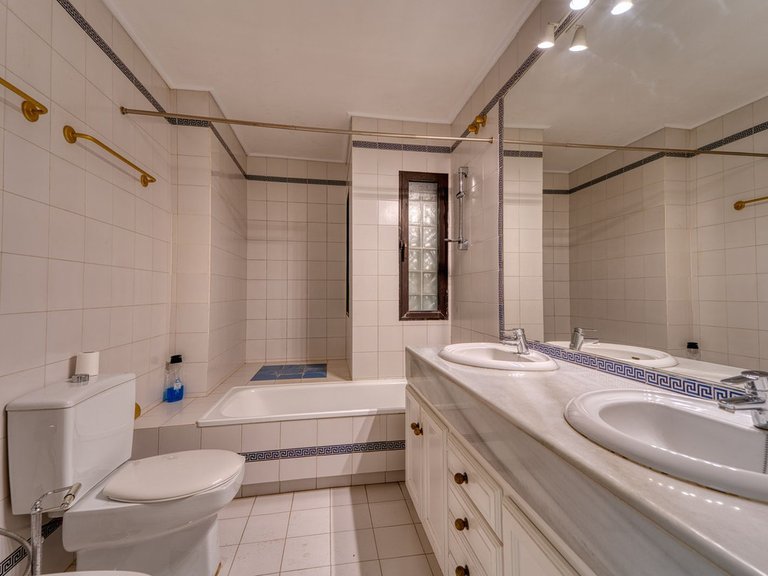 Villa for Sale in Nueva Andalucía, Malaga 37