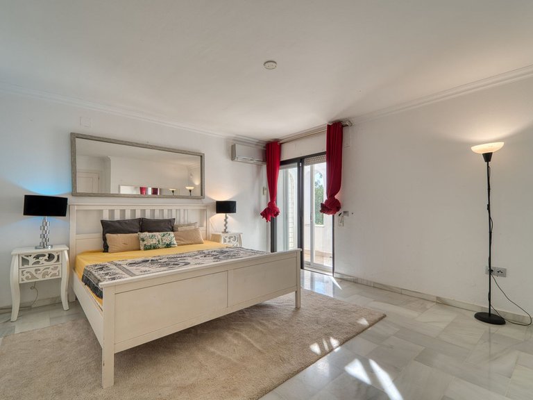 Villa for Sale in Nueva Andalucía, Malaga 39