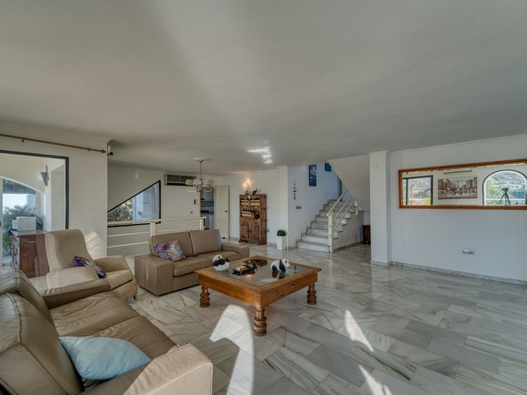 Villa for Sale in Nueva Andalucía, Malaga 4