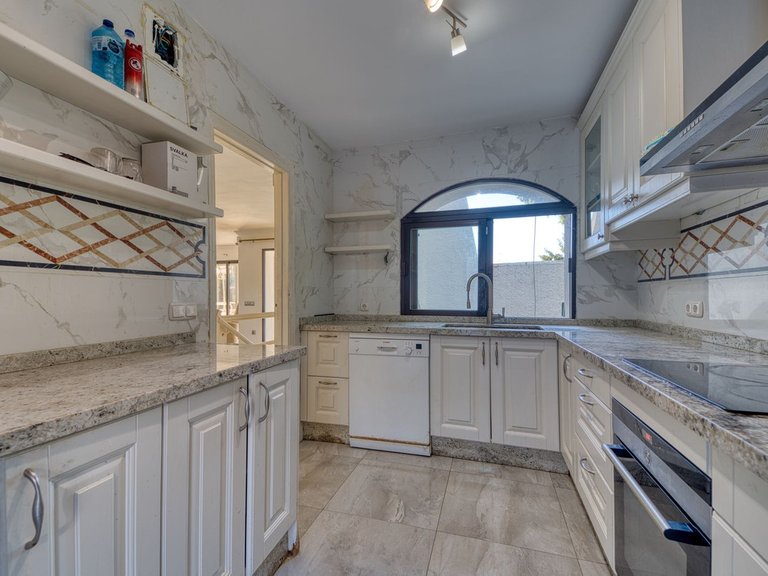 Villa for Sale in Nueva Andalucía, Malaga 40