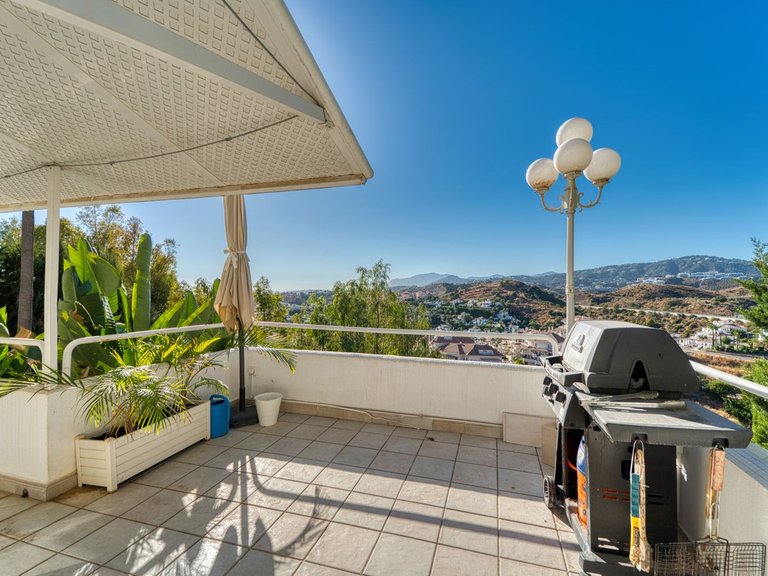 Villa for Sale in Nueva Andalucía, Malaga 7