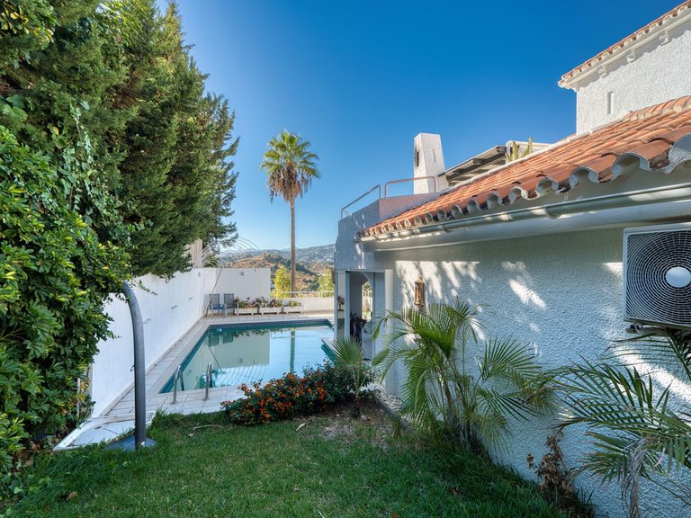 Villa for Sale in Nueva Andalucía, Malaga 8