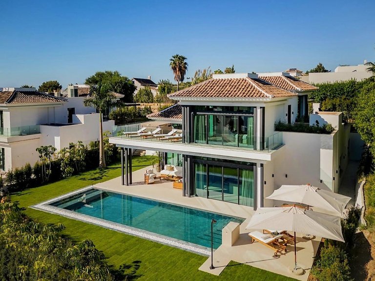 Villa for Sale in The Golden Mile, Malaga 22