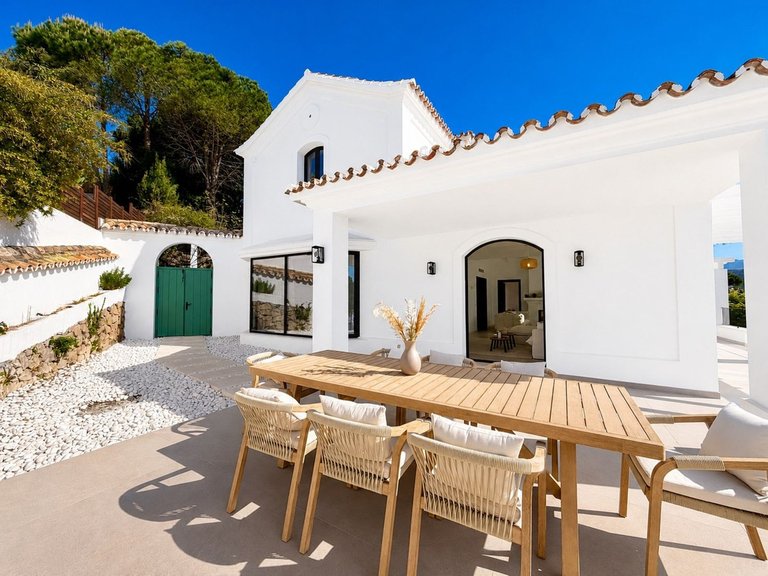 Villa for Sale in El Madroñal, Malaga 10