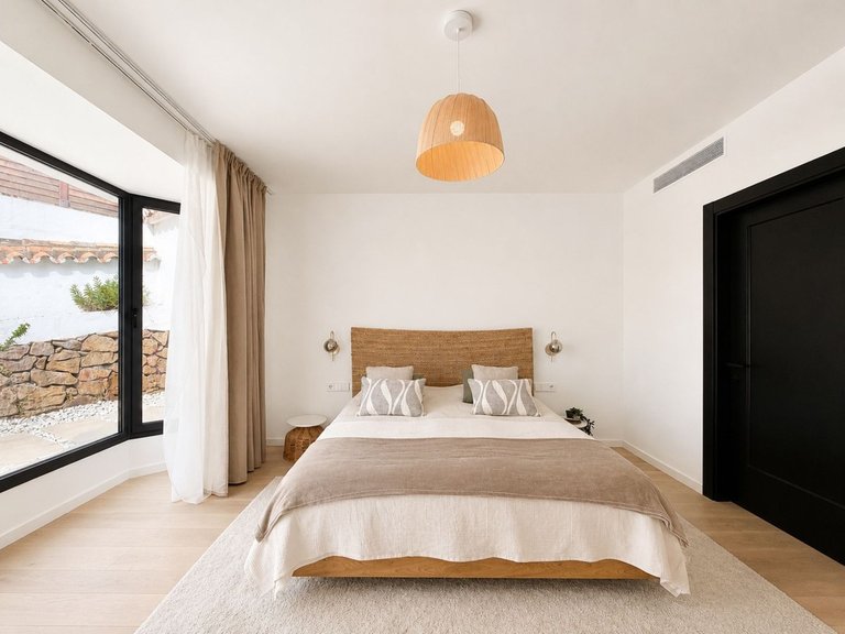 Villa for Sale in El Madroñal, Malaga 11