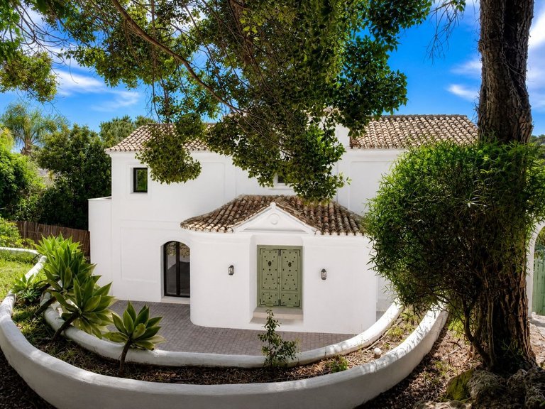 Villa for Sale in El Madroñal, Malaga 3