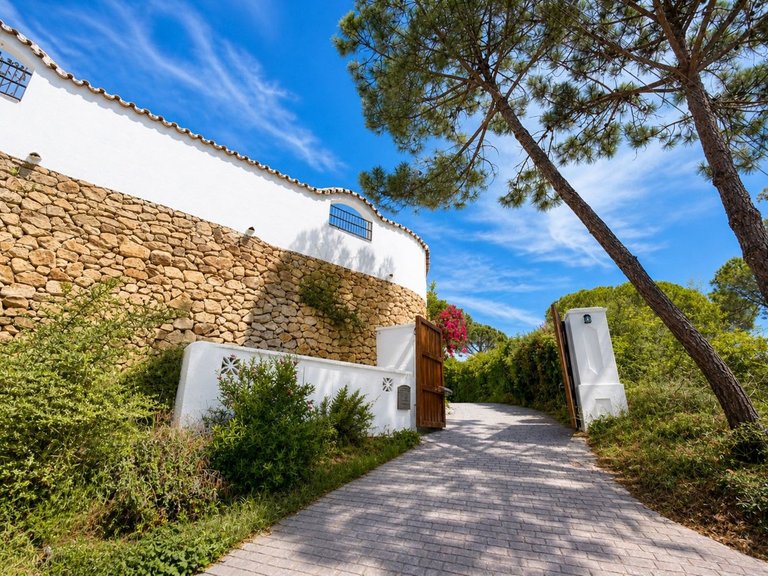 Villa for Sale in El Madroñal, Malaga 46
