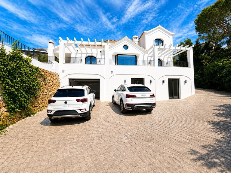 Villa for Sale in El Madroñal, Malaga 47