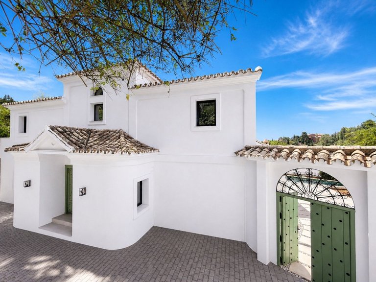 Villa for Sale in El Madroñal, Malaga 5