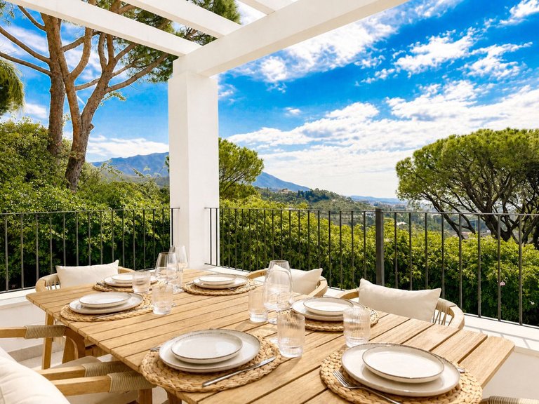 Villa for Sale in El Madroñal, Malaga 8