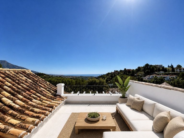 Villa for Sale in El Madroñal, Malaga 9
