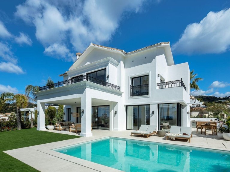 Villa for Sale in Los Arqueros, Malaga 1