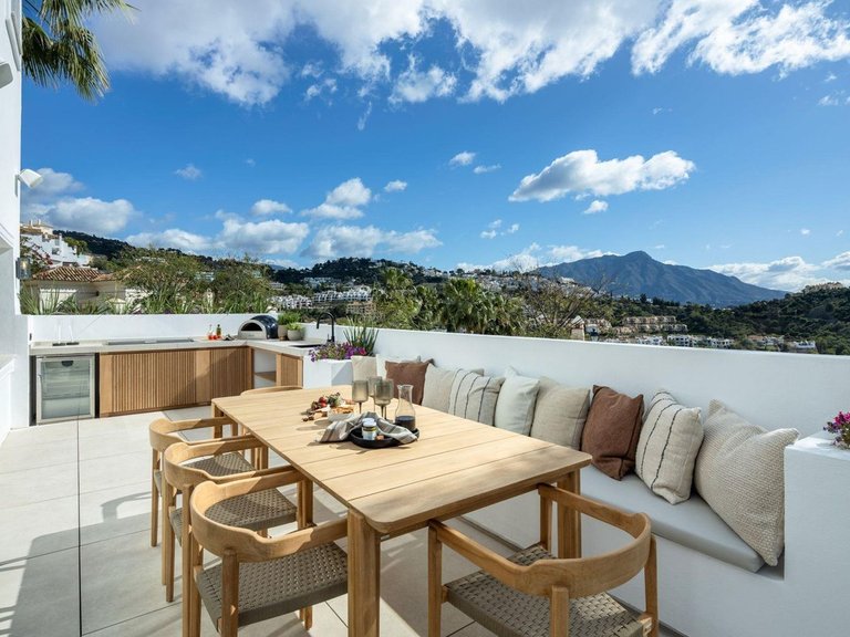 Villa for Sale in Los Arqueros, Malaga 16