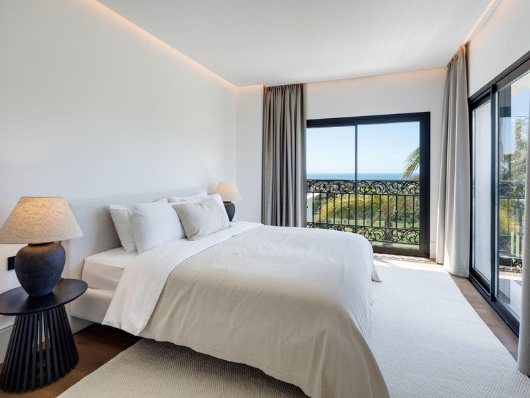 Villa for Sale in Los Arqueros, Malaga 31
