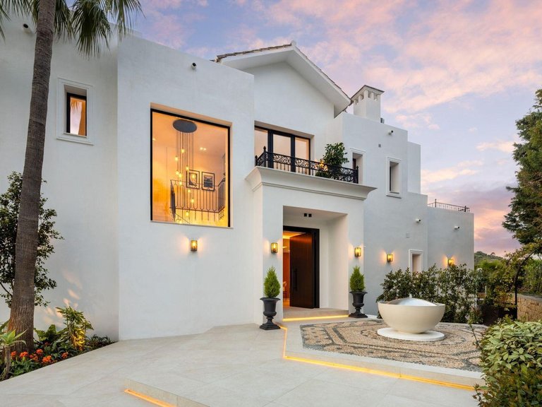 Villa for Sale in Los Arqueros, Malaga 4