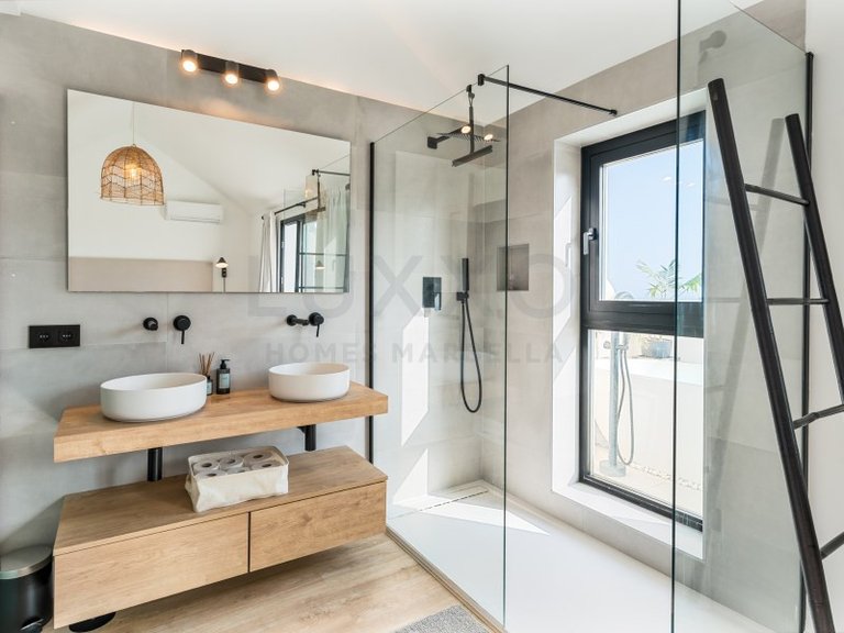 Villa for Sale in Nueva Andalucía, Malaga 12