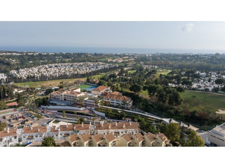 Villa for Sale in Nueva Andalucía, Malaga 25