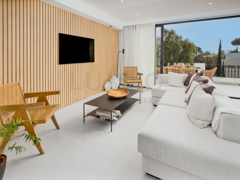 Villa for Sale in Nueva Andalucía, Malaga 3
