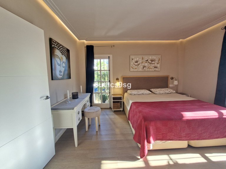 Apartment for Sale in Nueva Andalucía, Malaga 26