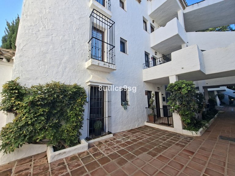 Apartment for Sale in Nueva Andalucía, Malaga 43