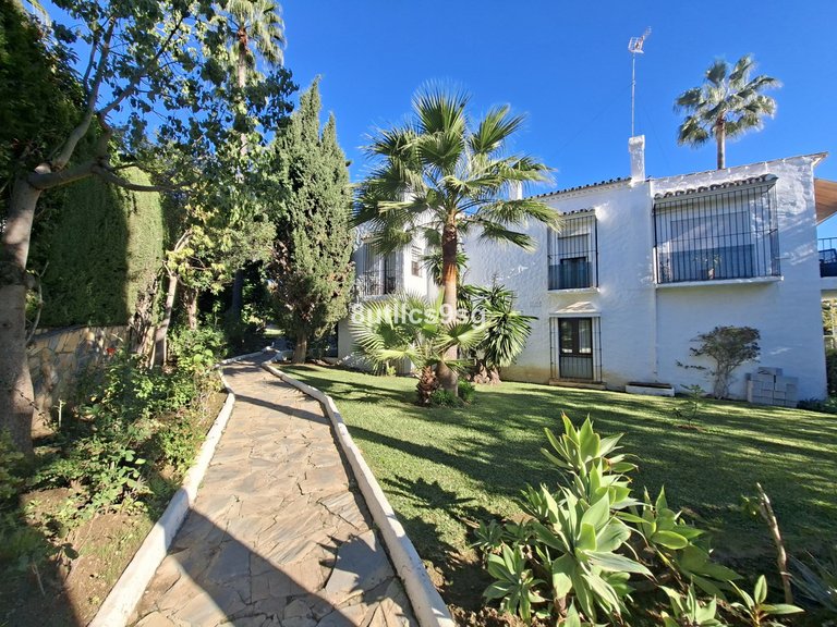 Apartment for Sale in Nueva Andalucía, Malaga 44