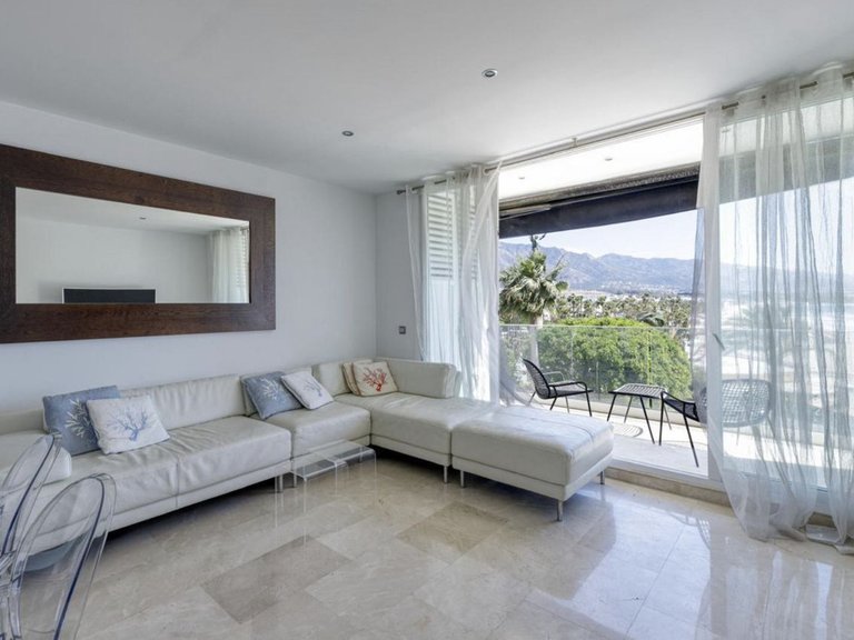 Apartment for Sale in Puerto Banús, Malaga 2
