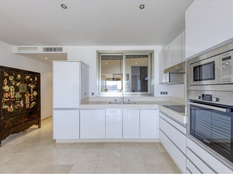 Apartment for Sale in Puerto Banús, Malaga 4