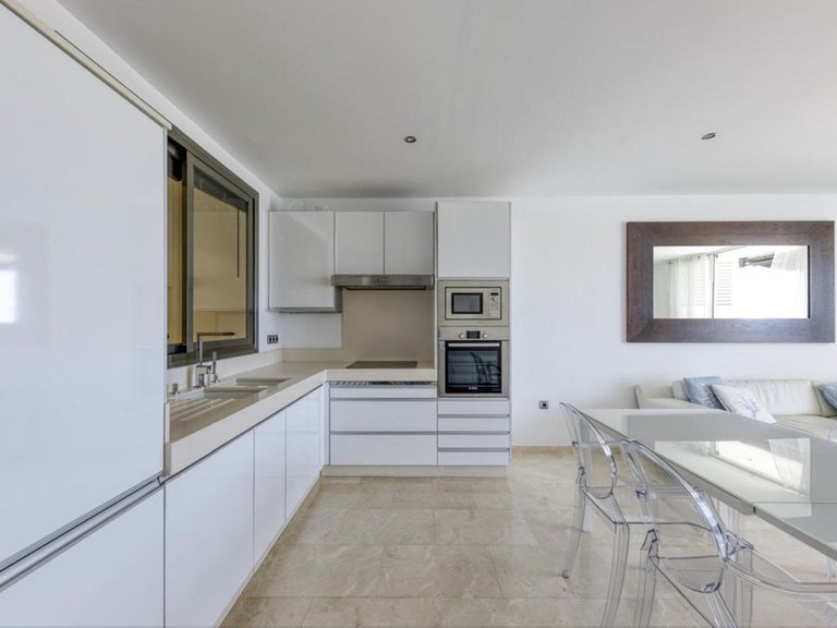 Apartment for Sale in Puerto Banús, Malaga 5