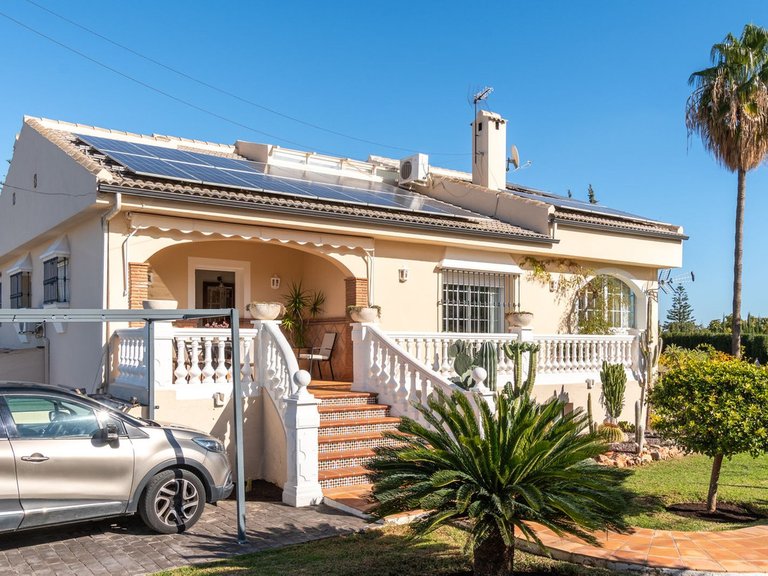 Villa for Sale in Alhaurín De La Torre, Malaga 4