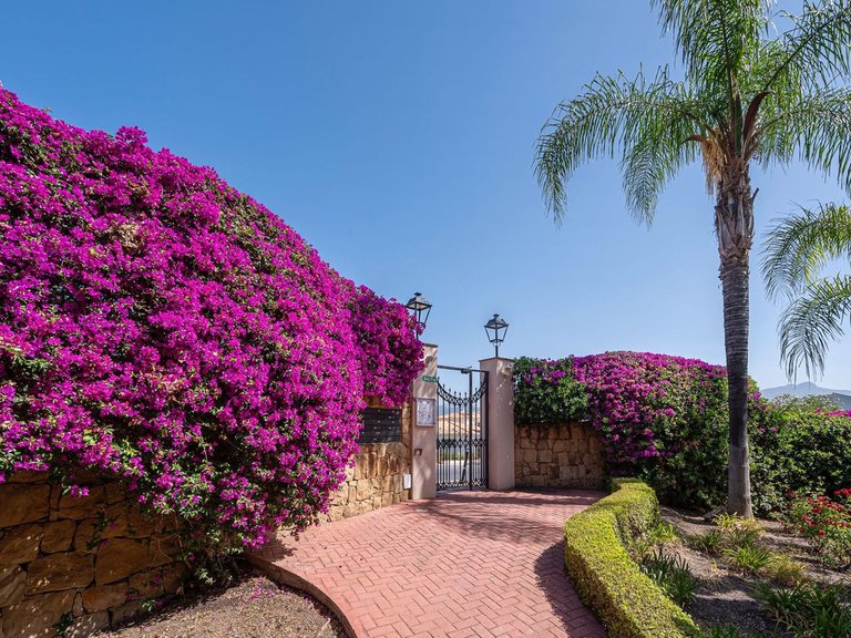 Apartment for Sale in El Paraiso, Malaga 10