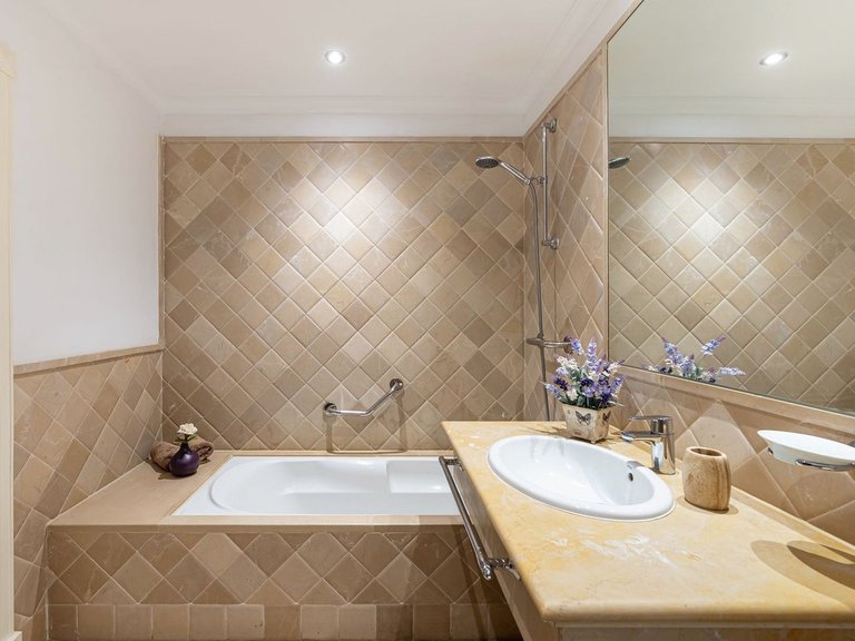 Apartment for Sale in El Paraiso, Malaga 11