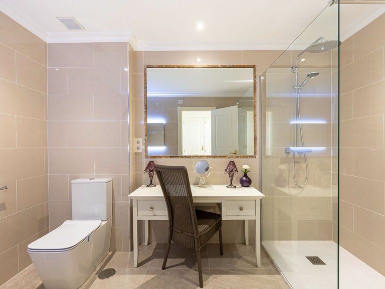 Apartment for Sale in El Paraiso, Malaga 16