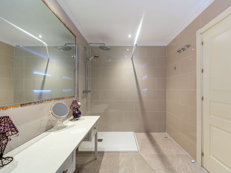 Apartment for Sale in El Paraiso, Malaga 17