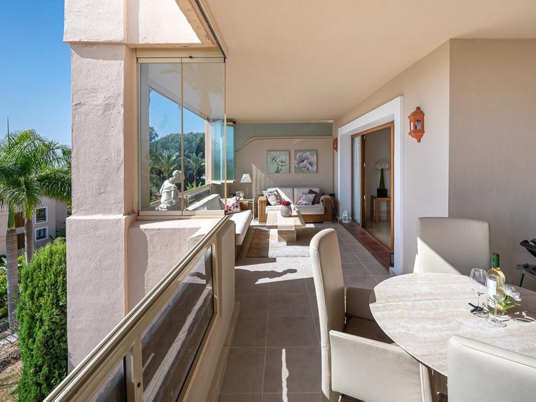 Apartment for Sale in El Paraiso, Malaga 4