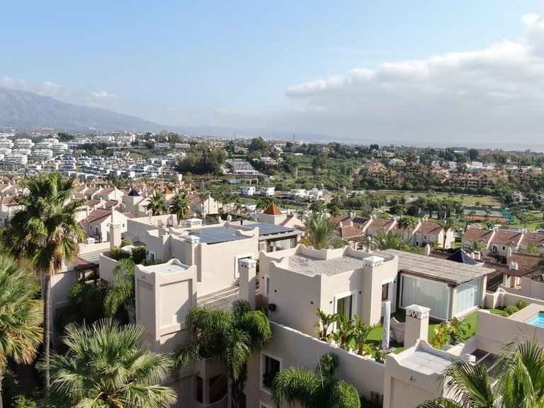 Apartment for Sale in El Paraiso, Malaga 5