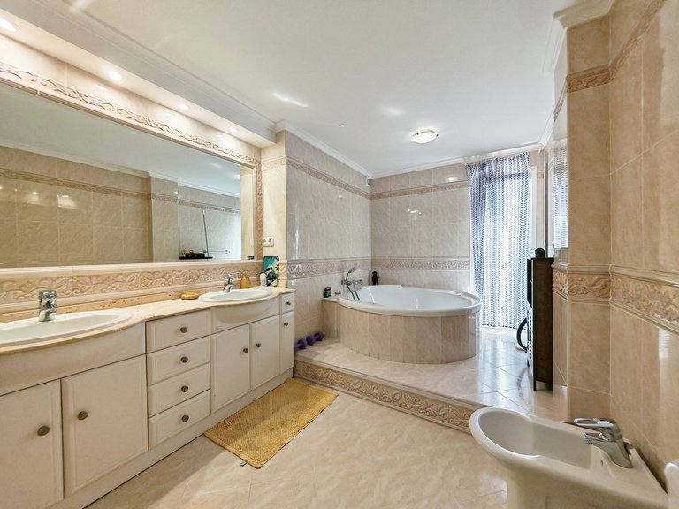 Villa for Sale in Benalmadena, Malaga 12
