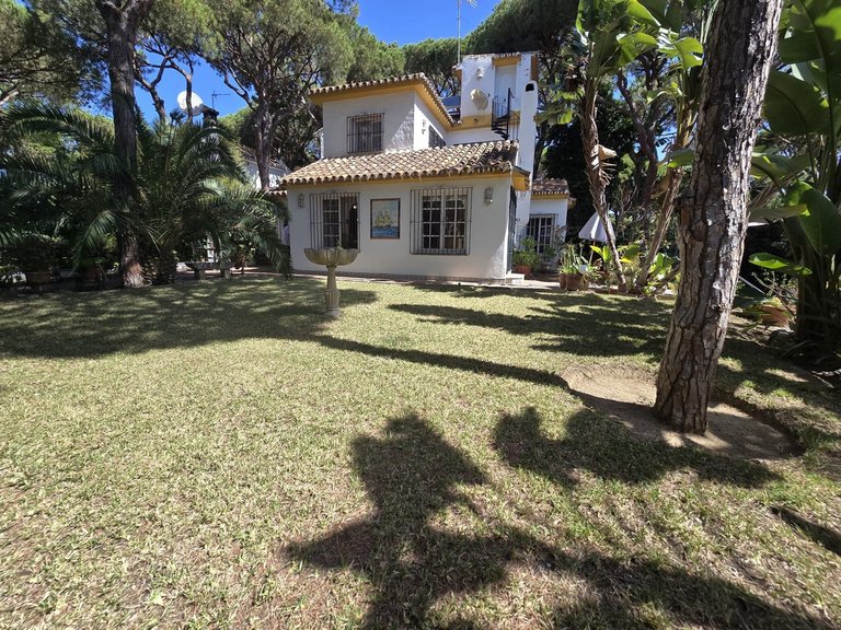 Villa for Sale in Calahonda, Malaga 1