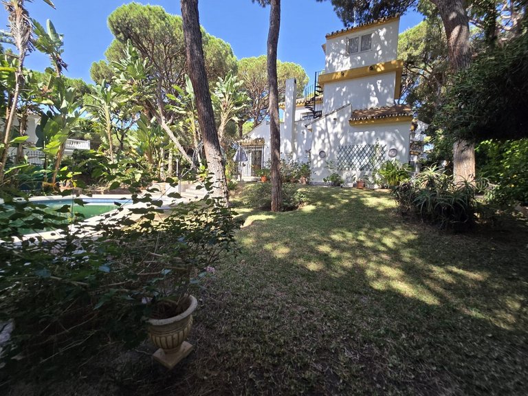 Villa for Sale in Calahonda, Malaga 19