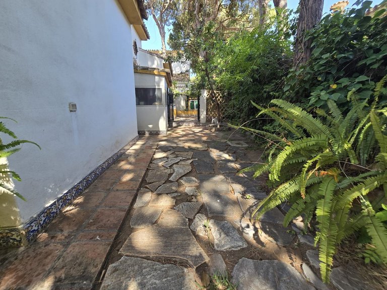 Villa for Sale in Calahonda, Malaga 37