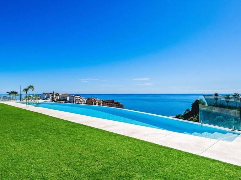 Apartment for Sale in Benalmadena Costa, Malaga 44
