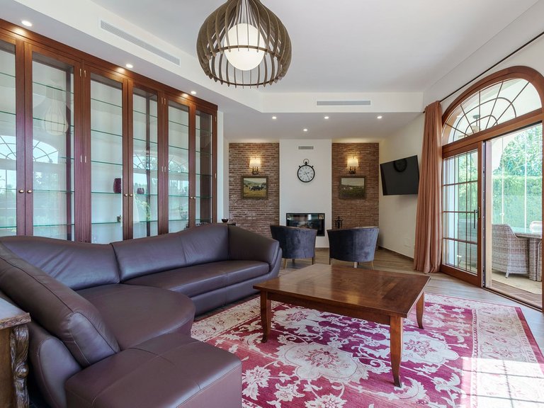 Villa for Sale in El Rosario, Malaga 1