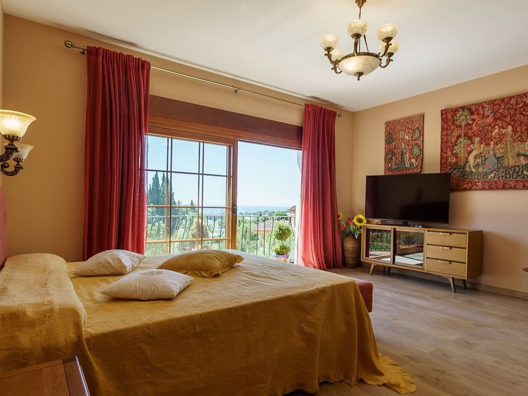 Villa for Sale in El Rosario, Malaga 32