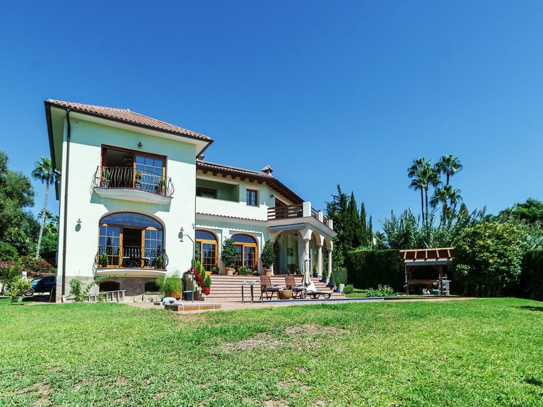 Villa for Sale in El Rosario, Malaga 35