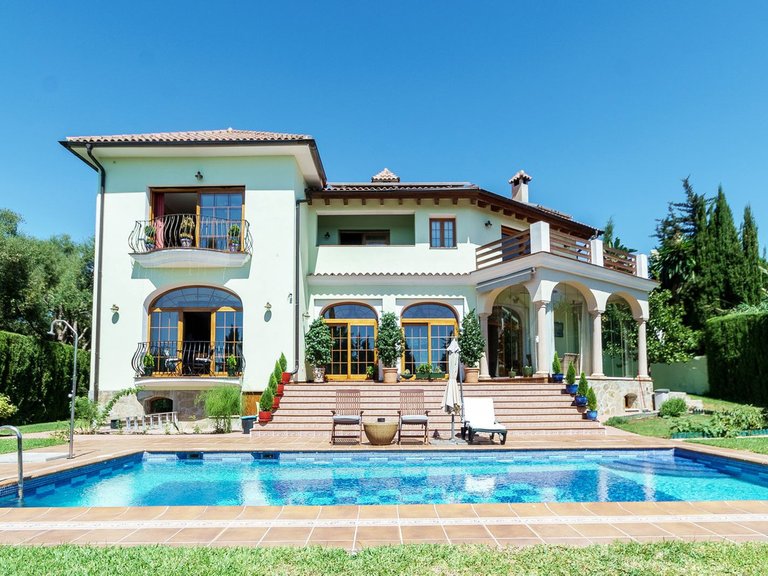 Villa for Sale in El Rosario, Malaga 37