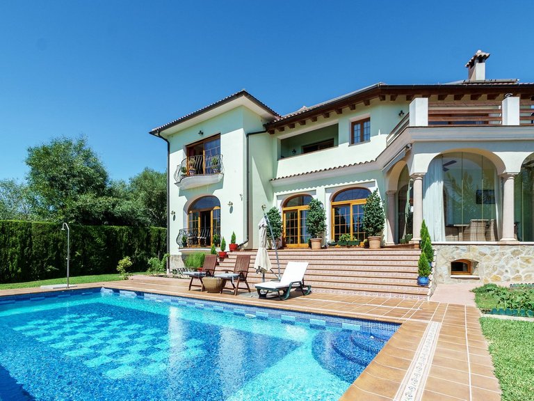 Villa for Sale in El Rosario, Malaga 4