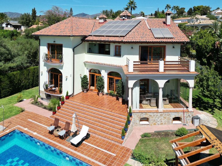 Villa for Sale in El Rosario, Malaga 5